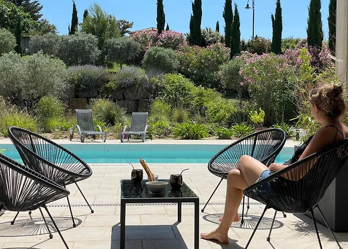 Artos - Piscine - 300 M2 *