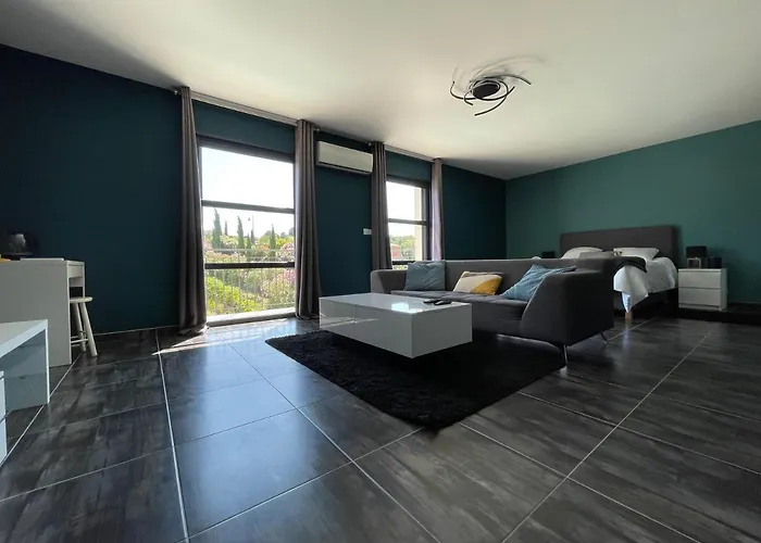 Artos - Piscine - 300 M2 *