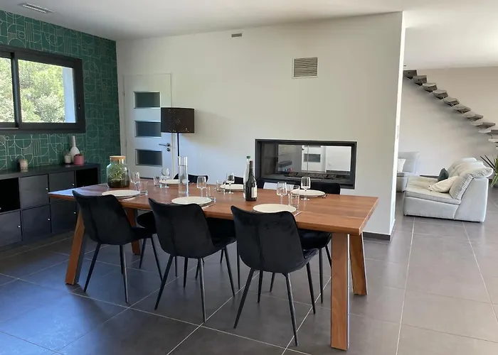 Artos - Piscine - 300 M2 *