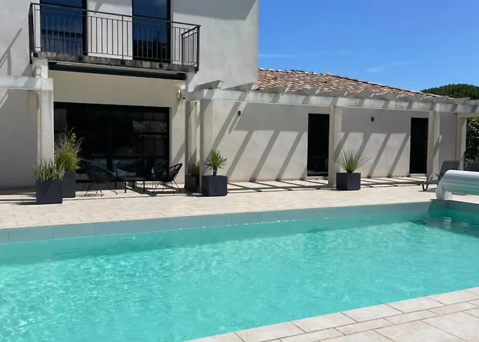 Artos - Piscine - 300 M2 *